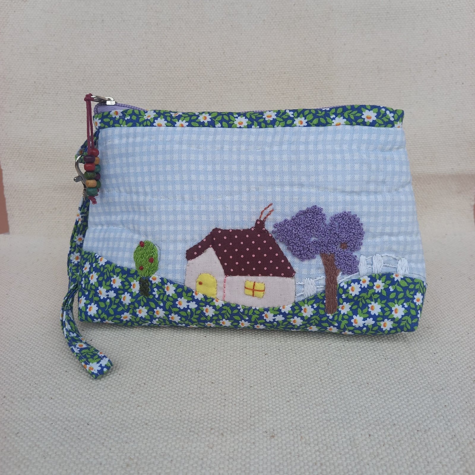 Necessaire com aplicação de casa no sítio - Imagem 2