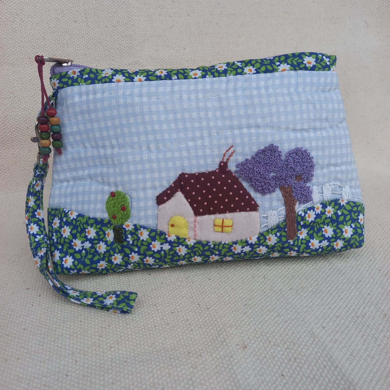 Necessaire com aplicação de casa no sítio - Imagem 3