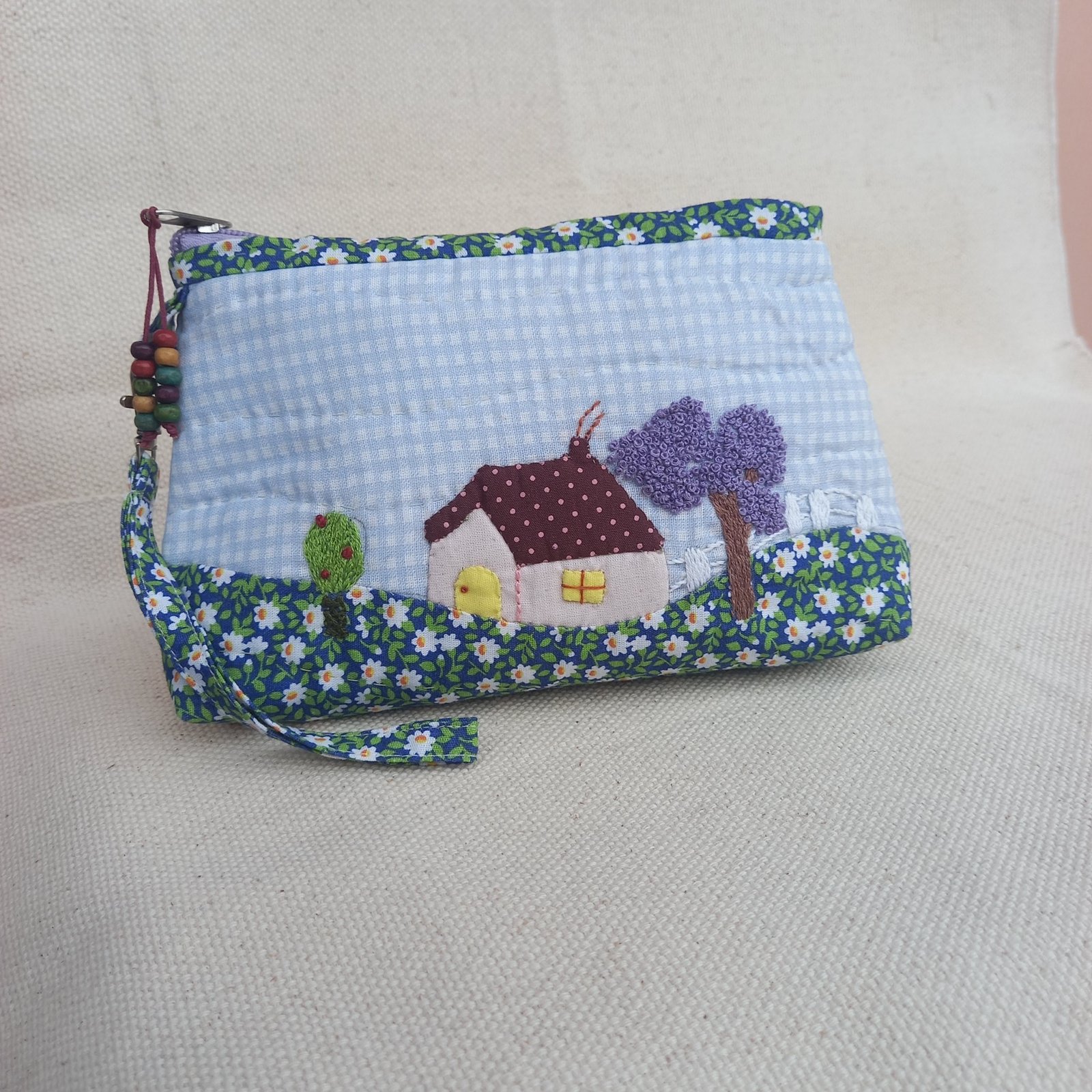 Necessaire com aplicação de casa no sítio - Imagem 4