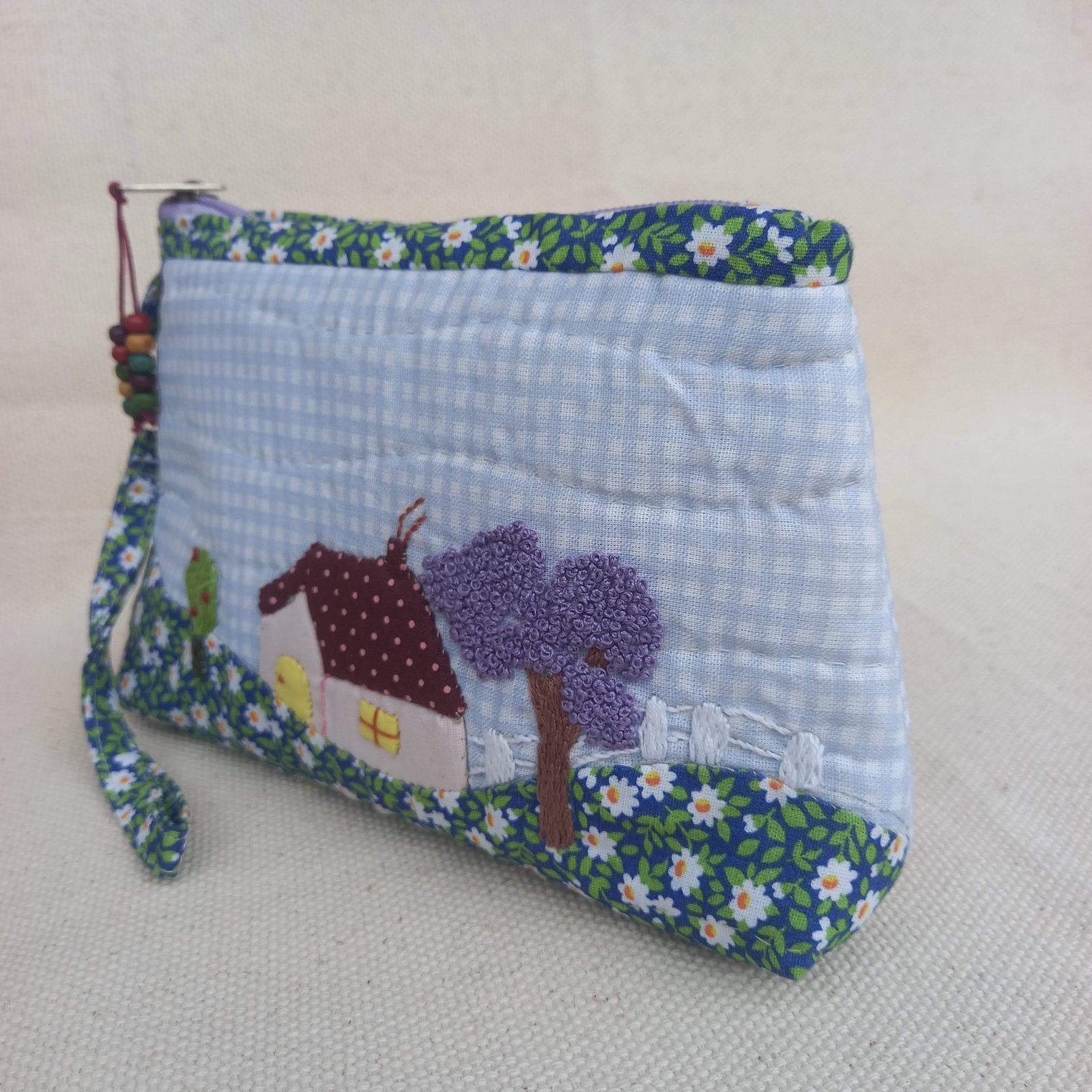 Necessaire com aplicação de casa no sítio - Imagem 5