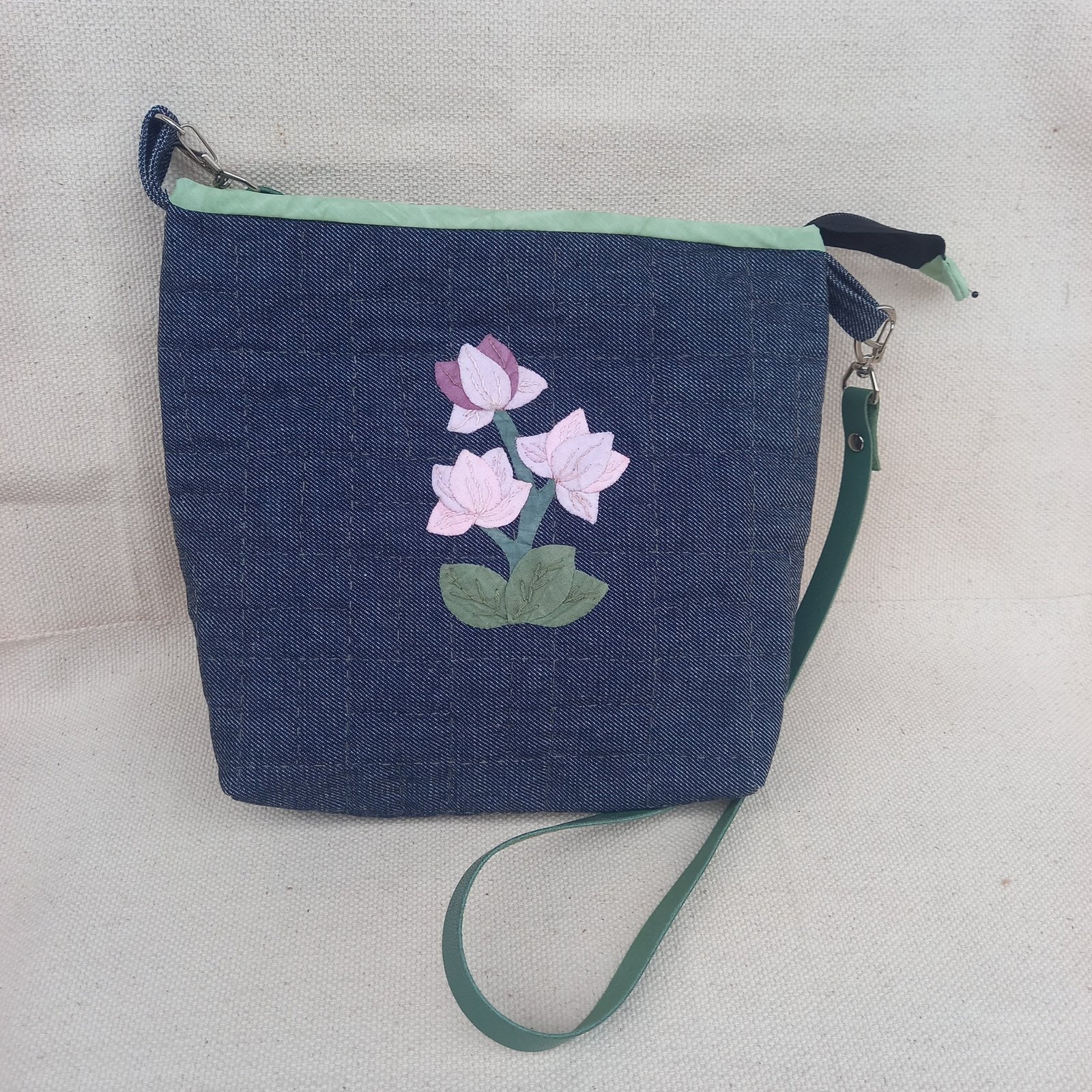 Bolsa jeans com aplicação - Imagem 3