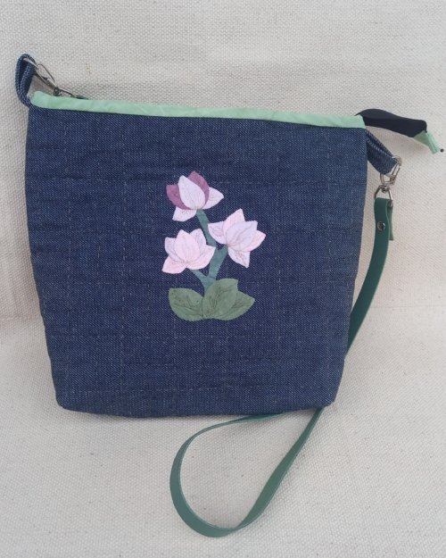 Bolsa jeans com aplicação