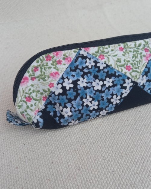 Porta lápis preto floral